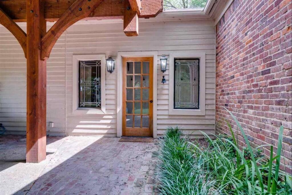 Elegant 6 Bedroom Home In Heart Of Memphis Exterior photo